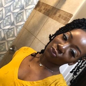 Meet your Posher, Valarie